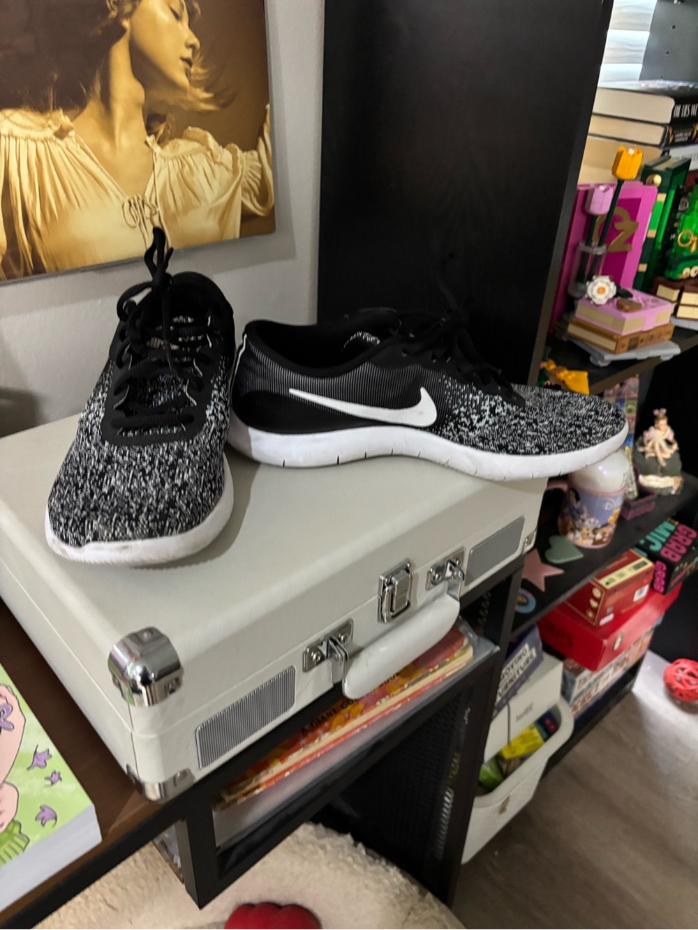Nike Women’s Black/White Athletic Shoes